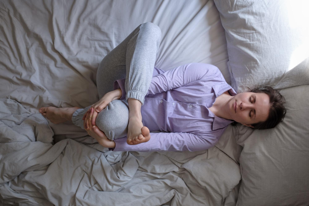 Posizione di yoga per la sciatalgia. Yoga per la schiena.